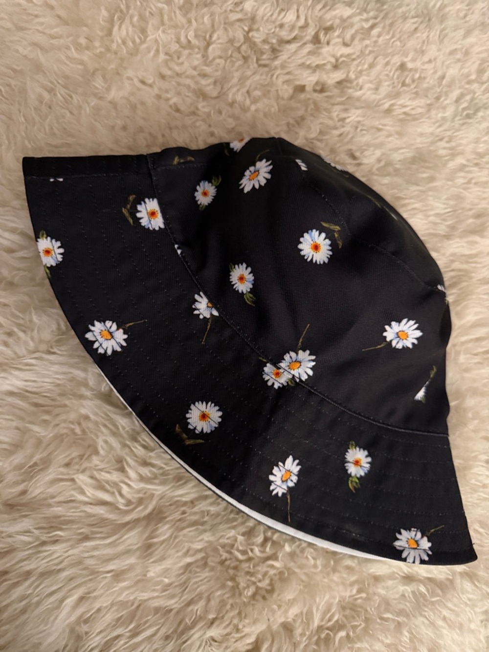 Alice + Olivia Black Daisy Bucket Hat